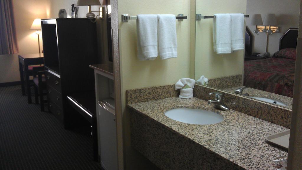 Super 8 By Wyndham Burleson Fort Worth Area Chambre photo